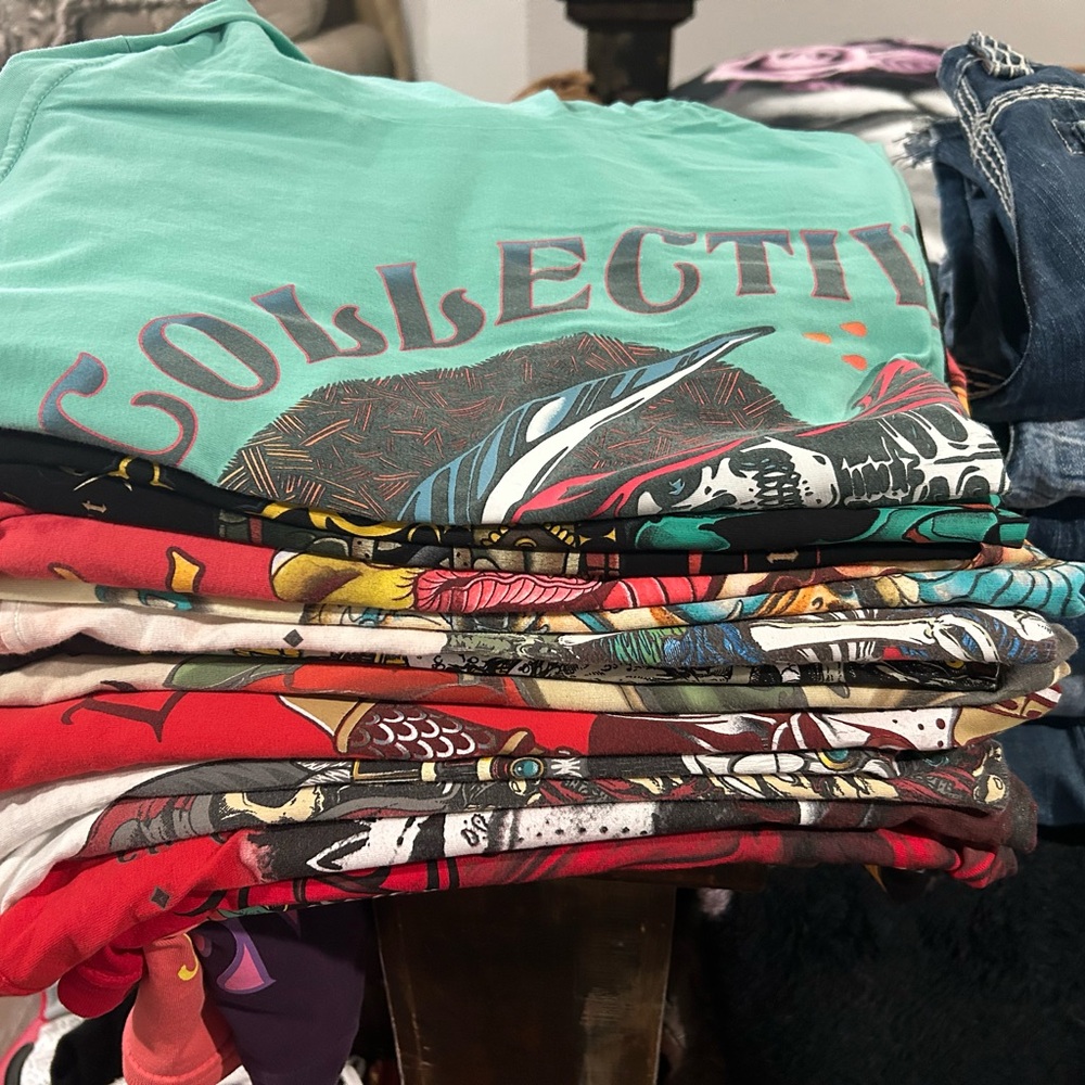 Collective Graphic Tees - Short Sleeve 16 shirts